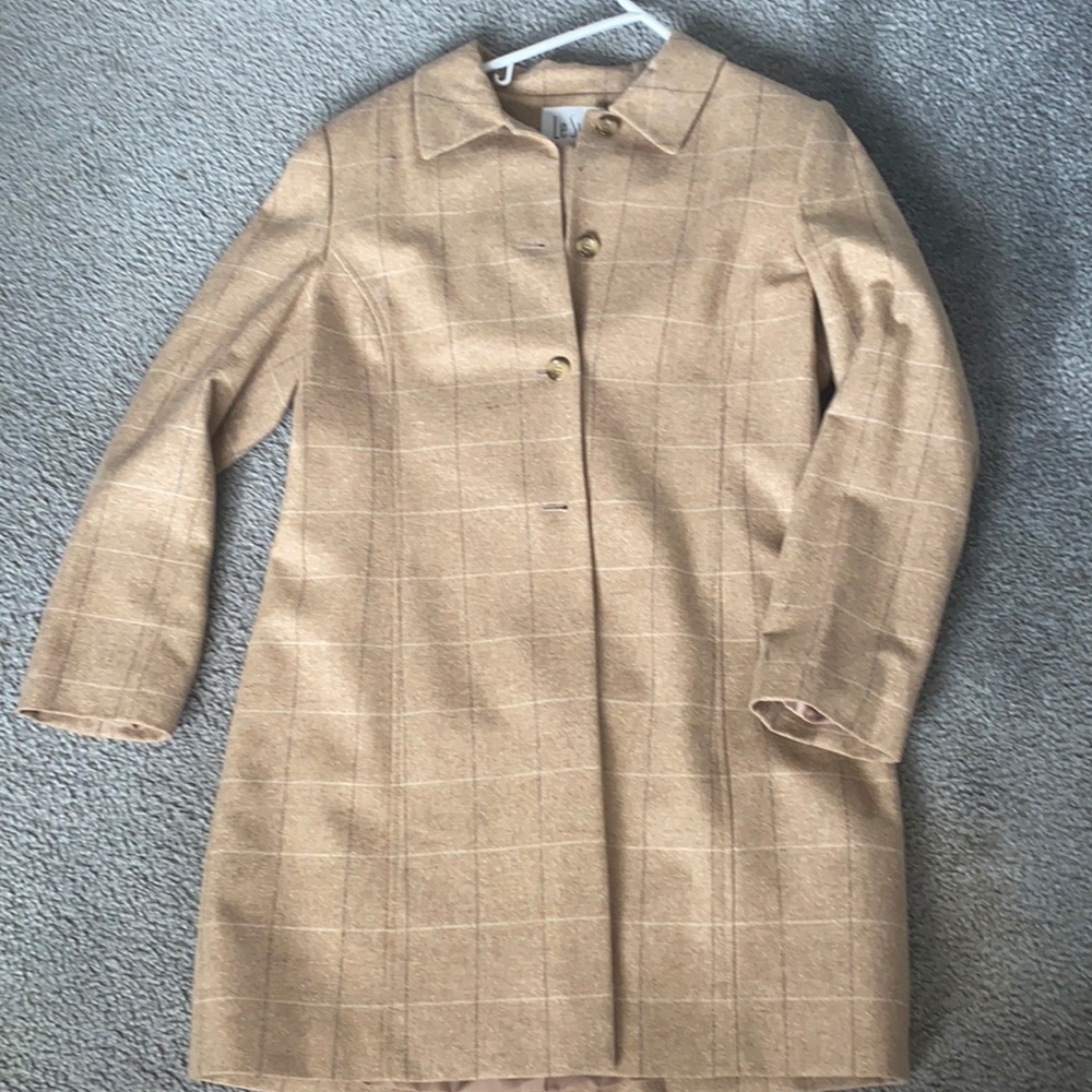 Suit with skirt